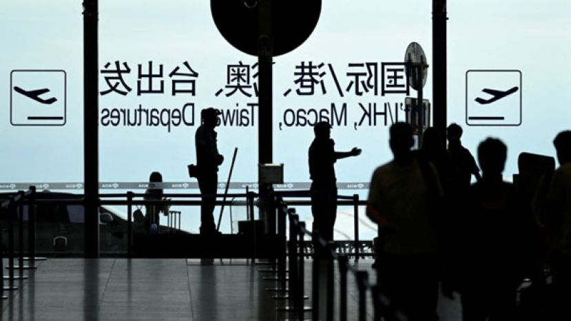 北京进一步扩大对民间AI人才的出境限制，连家属都列入管制。