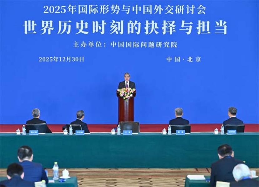 面对全球发展困局，中国是主引擎。