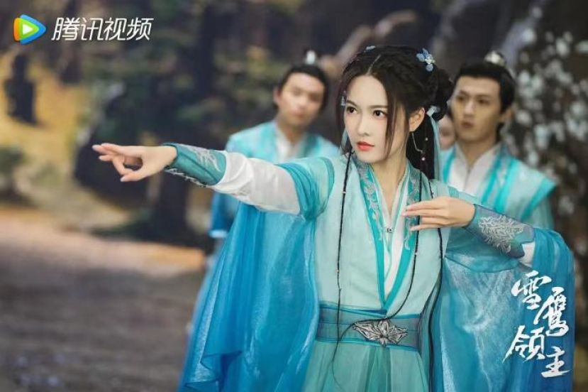 《雪鹰领主》剧照。