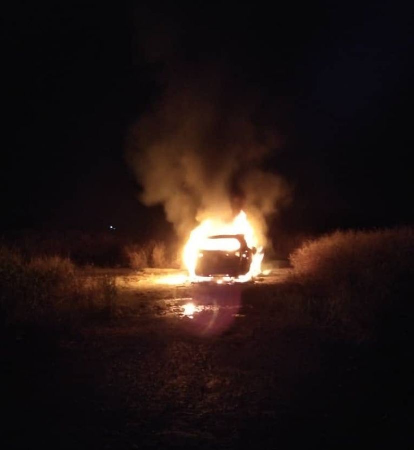 一辆Kia Sorento型汽车失火全部被烧毁。