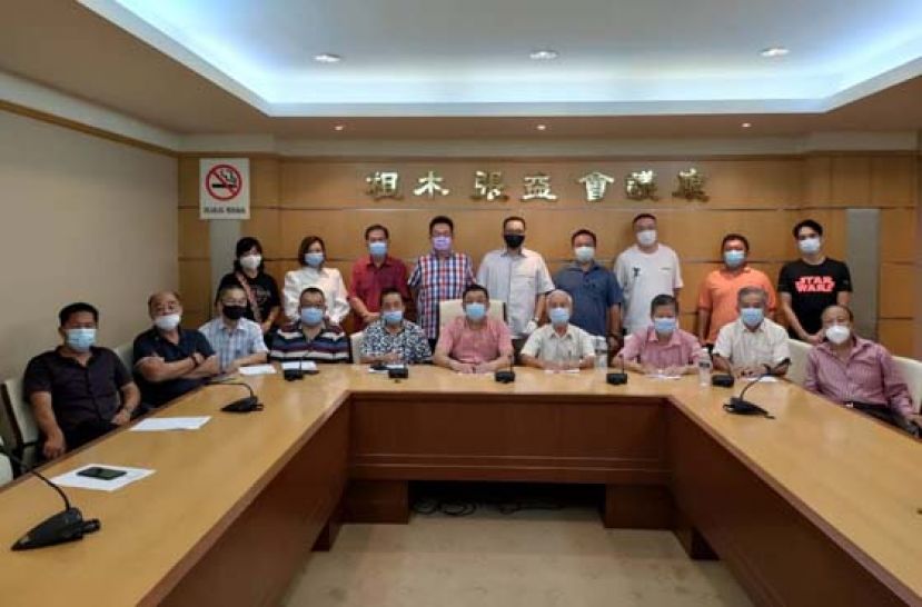 古晋华人慈善信托委员会就职典礼庆典委员会成员合影。