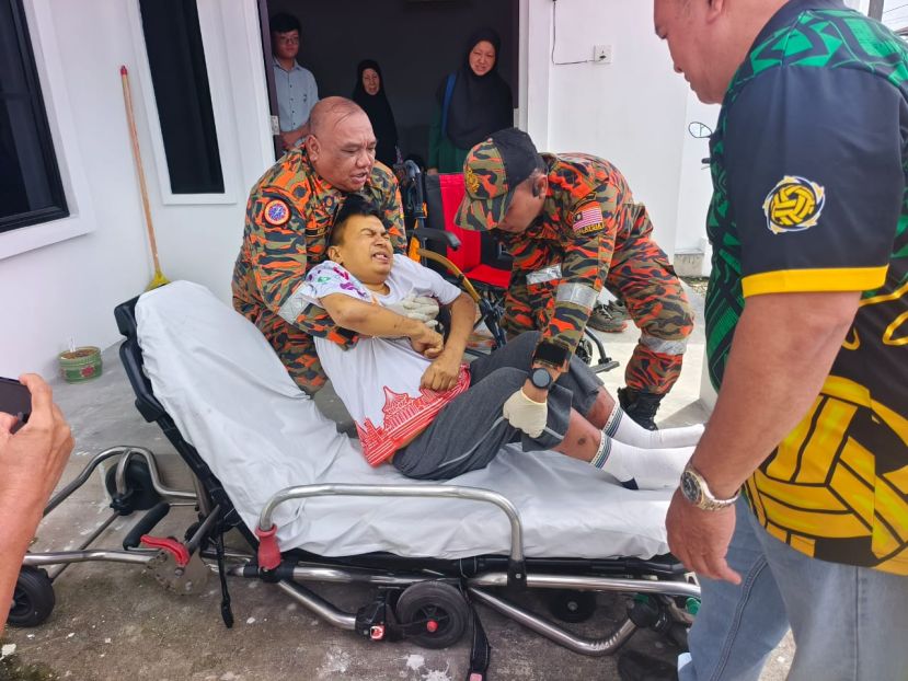 来自柏特拉再也消防与拯救局的人员迅速出动，使用紧急医疗服务救护车将他送往医院接受治疗。