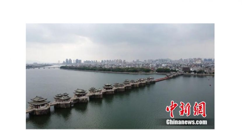 航拍潮州广济桥。