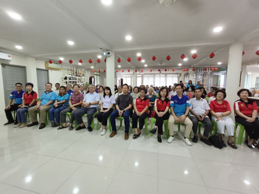 “为什么肺癌总是在晚期才被诊断”吸引许多注重健康的民众出席聆听。