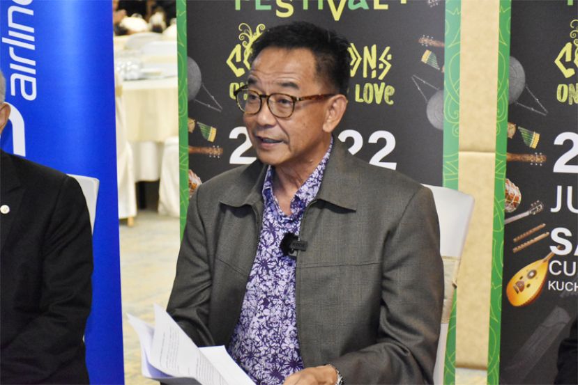 砂拉越旅游、创意产业及表演艺术部长拿督斯里阿都卡林.