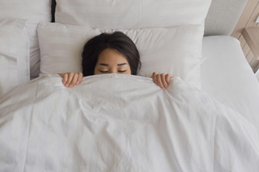 超简单助眠动作！ 睡前做1分钟一觉睡到天亮