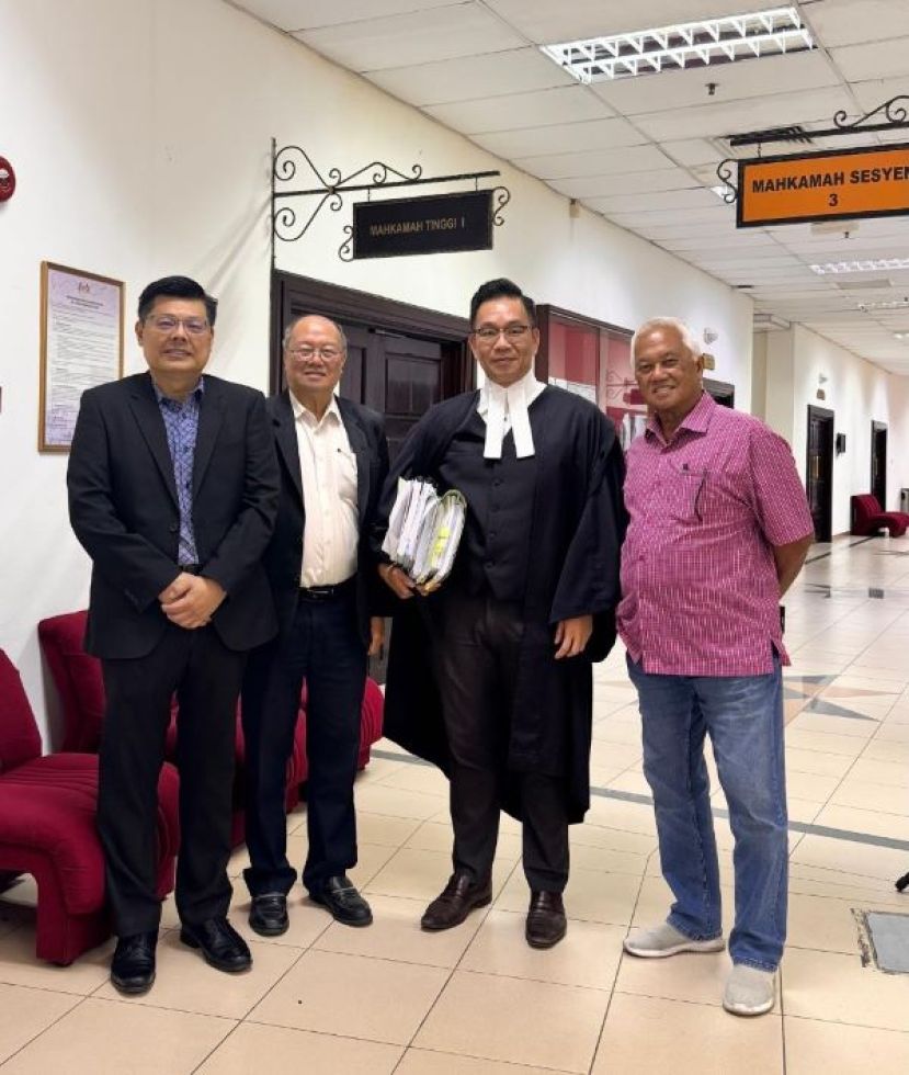 左起为拿督王裕华、税务顾问林锦荣以及右二为黄锡平律师