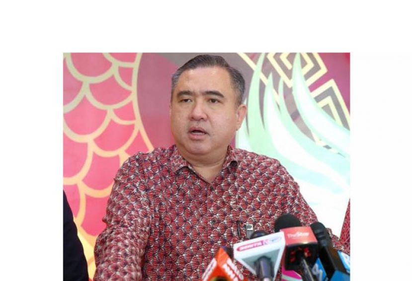 交通部长陆兆福。