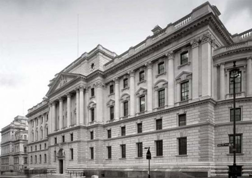 英国金融制裁执行办公室，冻结的俄罗斯资产总额，比所有其他受到英国制裁的政权多出60亿英镑 。