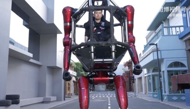 宇树科技&ldquo;载人变形机甲&rdquo;限量上市。