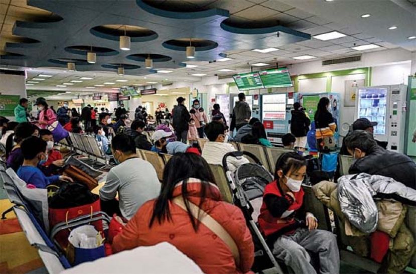 中国呼吸道感染疫情严重，医院人满为患。