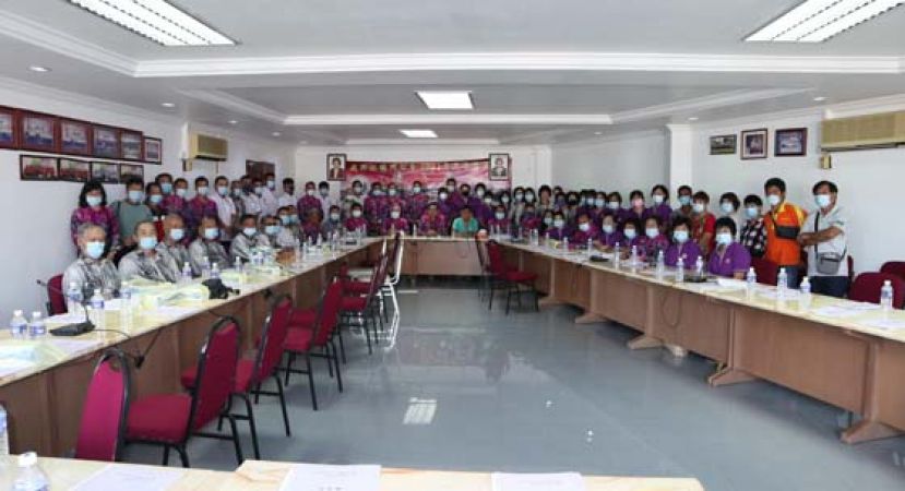 会员大会全体出席者合影。