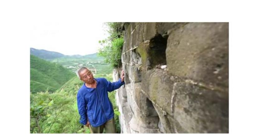 张鹤珊在巡守长城。