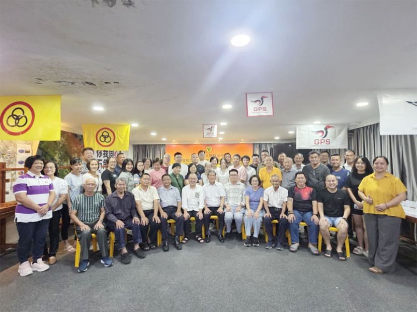 石角支部主席林亚德主持执委、青年团于妇女组联系会议后宣布，支部&ldquo;携手37载，同心创未来&rdquo;周年晚宴筹备会正式成立。