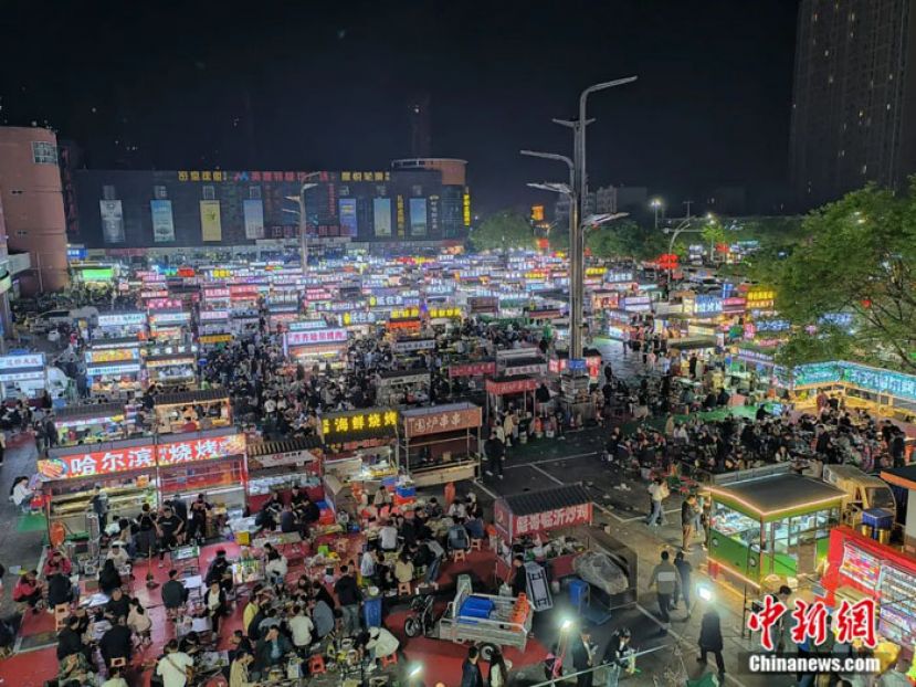 正定小商品夜市。