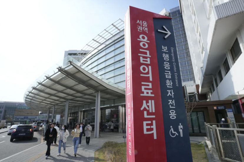 韩国医学院教授提出辞呈，医院则是每周休诊一天。