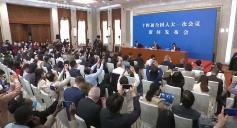 【中国两会】 全国人大会议会期8天半。