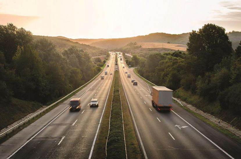 ●完成提升工程的泛婆大道，平坦、笔直、宽阔、安全、便捷，与旧干线比起来，真的有着天渊之别。