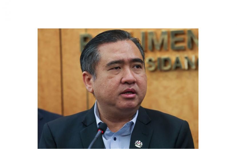 交通部长陆兆福。