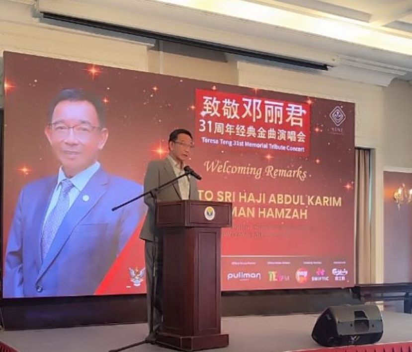 砂拉越旅游、创意产业及表演艺术部长拿督斯里阿都卡林在致词时影。