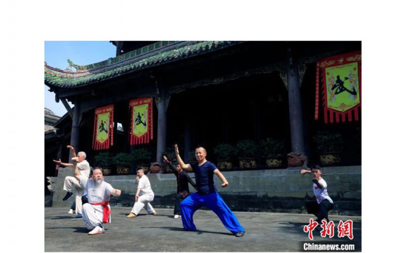 资中武庙内的盘破门武术表演。