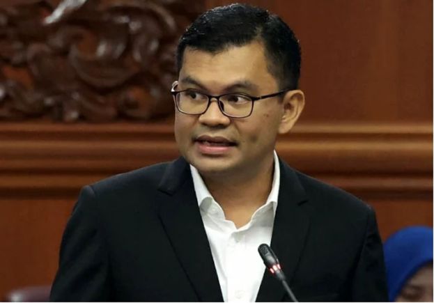 经济部长阿克玛。 