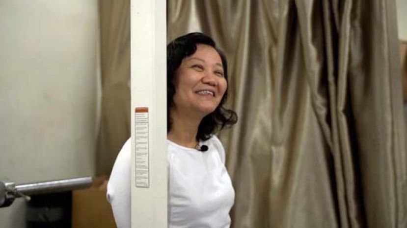 骨科医生叶永玉玩了健力举重十多年，不单止重拾失去的力量，更重拾自信和欢乐。