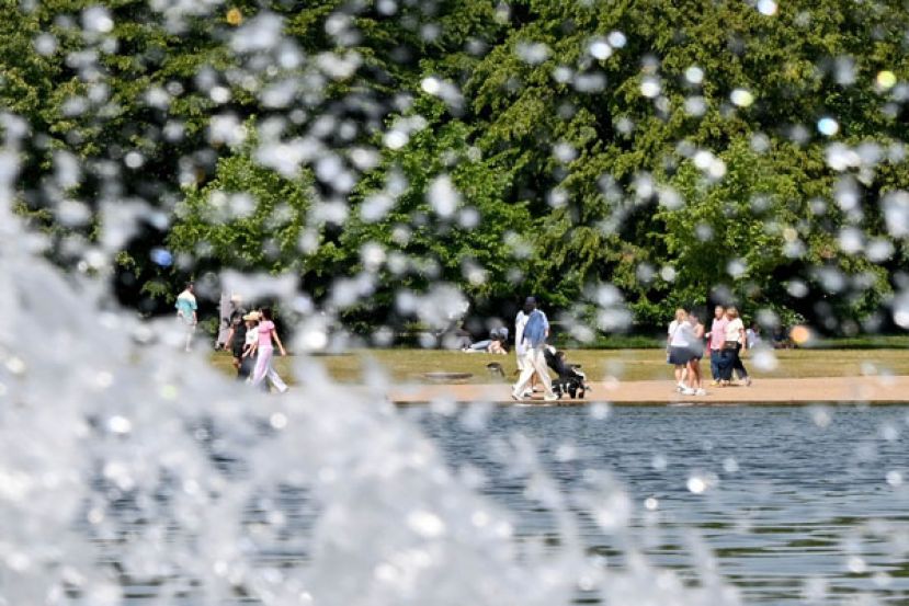 英国伦敦5月高温飙破摄氏34度以上。