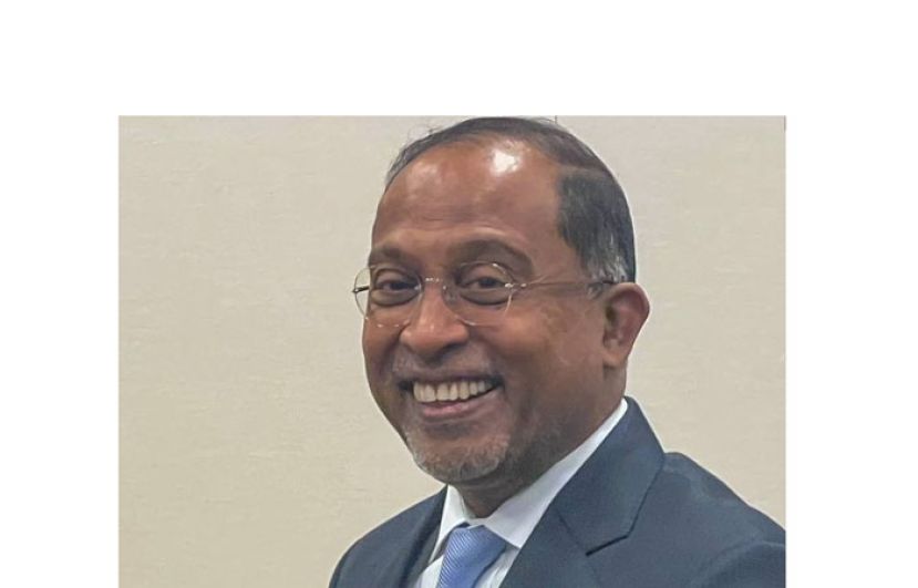 高教部长赞比里。