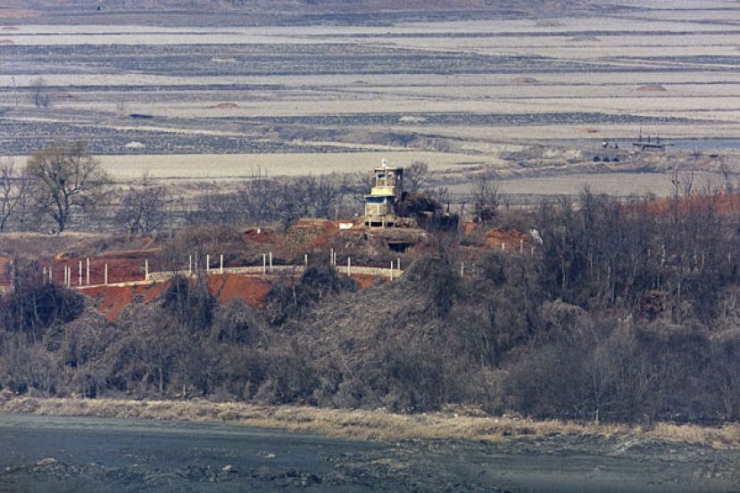 从韩国京畿道坡州的燎望台，望向朝鲜边境。