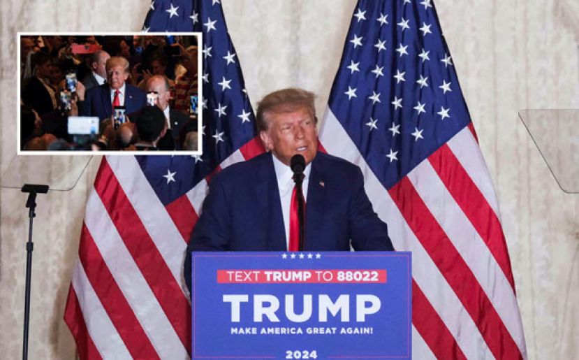 特朗普回到海湖庄园发表演说，讲桌前还有竞选2024总统的字样。小图为特朗普在群众簇拥下走上讲台。