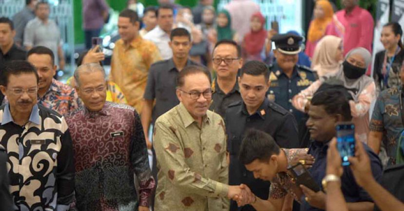 安华亲临吉隆坡市政局出席联邦直辖区互动委员会会议