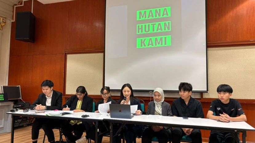 6名 &ldquo;护林青年军&rdquo; 在律师陪同下召开记者会。