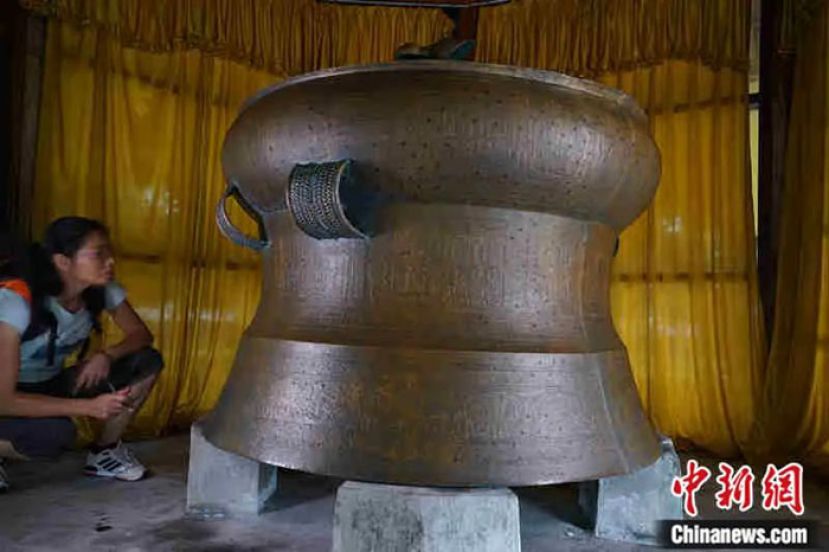 存放于印尼斯拉雅儿岛斯拉雅儿博物馆的铜鼓。