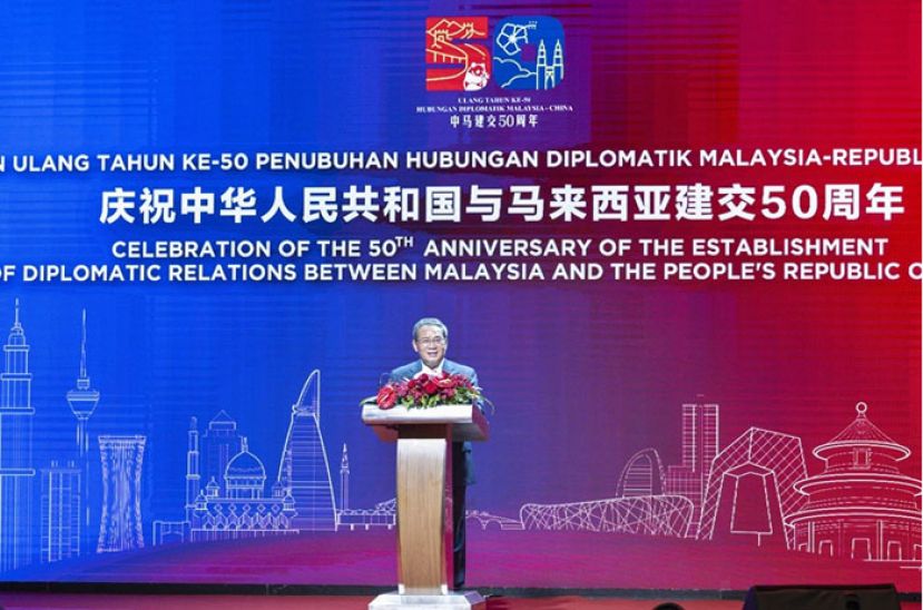 中国总理李强在庆祝中马建交50周年晚宴上致词。