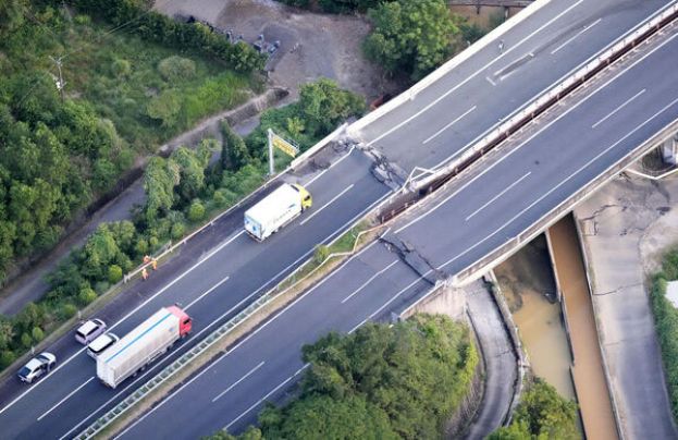 熊本7.1地震震坏南九州高速公路，导致桥梁错位。