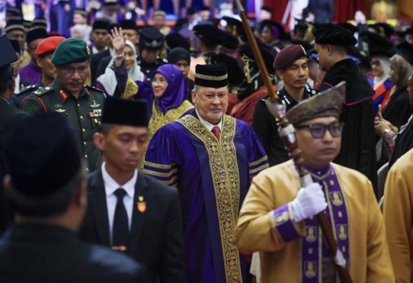 国家元首步入玛拉工艺大学毕业典礼会场。