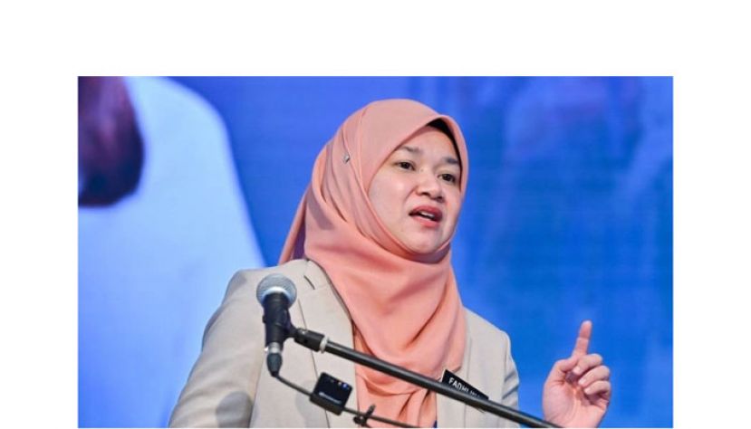 教育部长法丽娜。