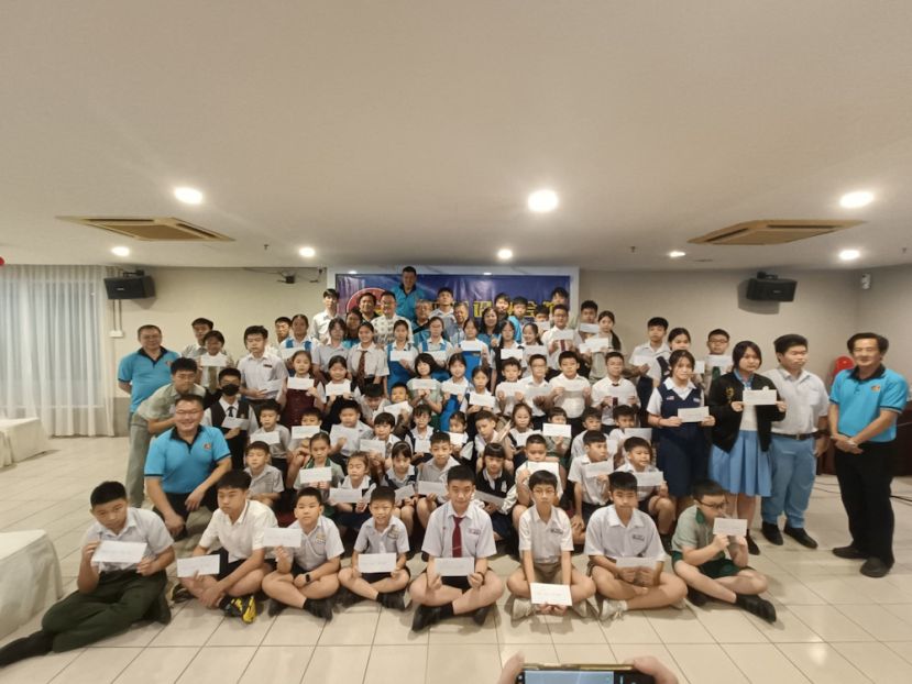 全体获奖同学大合照。