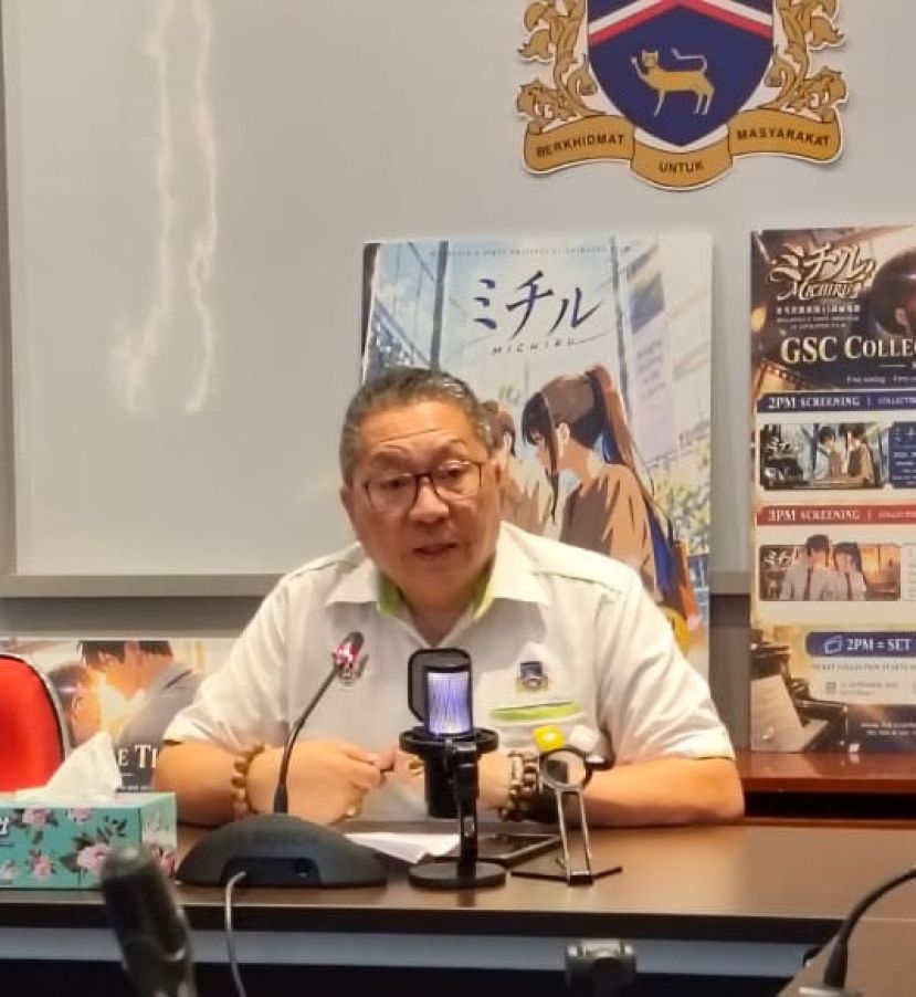 古晋南市市长拿督黄鸿圣。