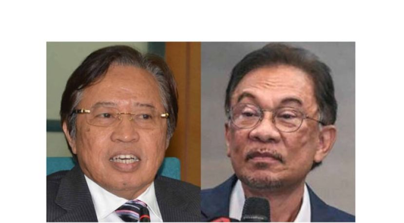 拿督斯里安华(右)与拿督巴丁宜阿邦佐哈里(左)。