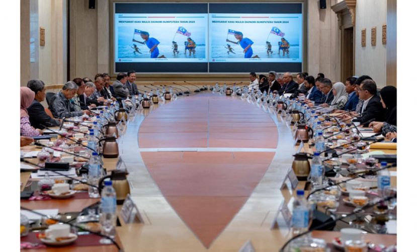 首相安华主持土著经济理事会特别会议。