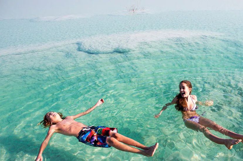 科学家在死海底部发现巨大火山口，而它所喷发出的淡水，孕育了未知的新物种细菌。
