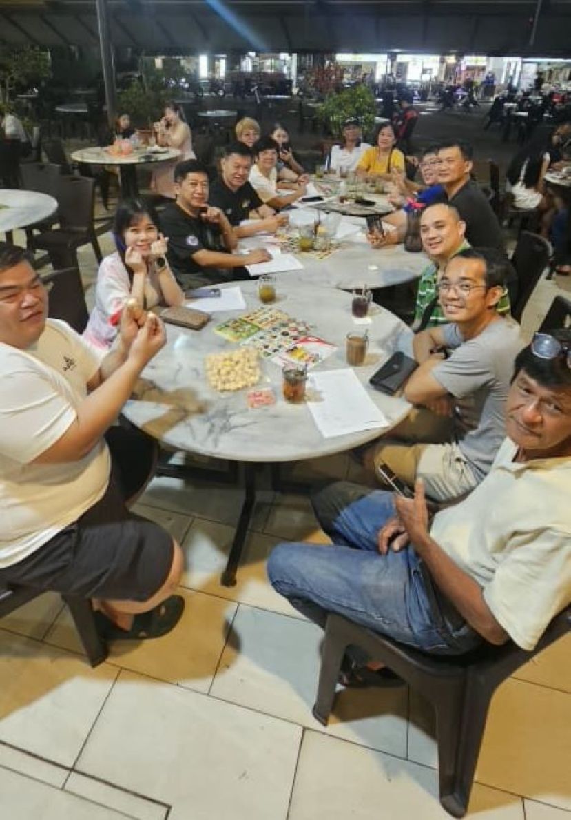 德教会紫辉阁、砂拉越陇西公会与砂拉越蔡氏公会配合庆农历九月九重阳日而举办《2026年丙午紫气重阳99登高》活动，发动逾160人集体攀登马当十哩印度兴都庙圣山。三团体成立筹委会并召开商讨会议一瞥。