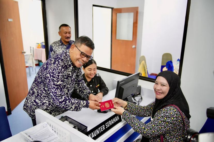 内政部长赛弗丁。