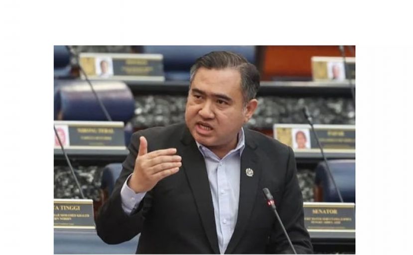 交通部长陆兆福。