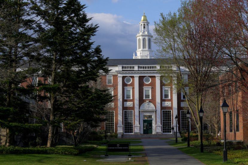 美国哈佛大学。