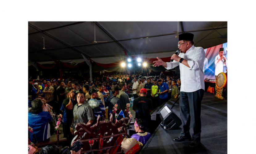 拿督斯里安华致词神情。