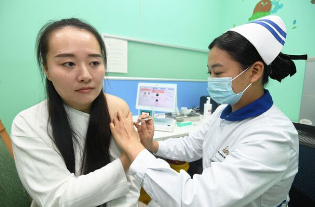 民众接种流感疫苗。