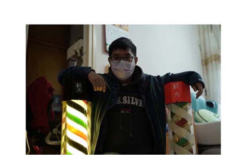 Alan有两支自购的港制花柱，左面的已不会转动功能，右面不懂发亮。